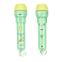 Plongez dans l’univers tendre et malicieux de Peter Rabbit™ grâce à cette lampe à histoires magique !
Insérez l’un des